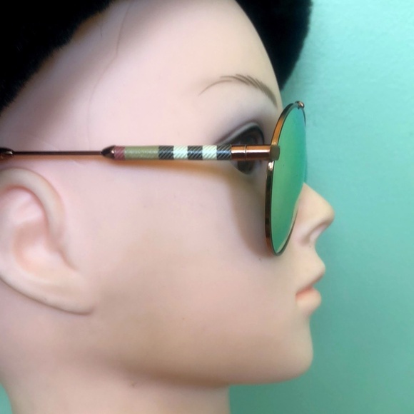 Burberry Rose Mirrored lens